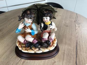 Vintage beeld / CAPODIMONTE beschikbaar voor biedingen