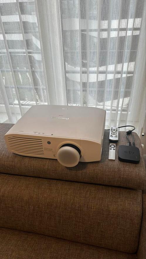 Panasonic HD filmprojector met maar 190 brand uren, Audio, Tv en Foto, Beamers, Zo goed als nieuw, Ophalen