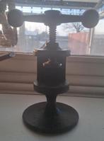 Jaren 60 design gietijzeren notenkraker ontwerp robert welch, Antiek en Kunst, Ophalen of Verzenden