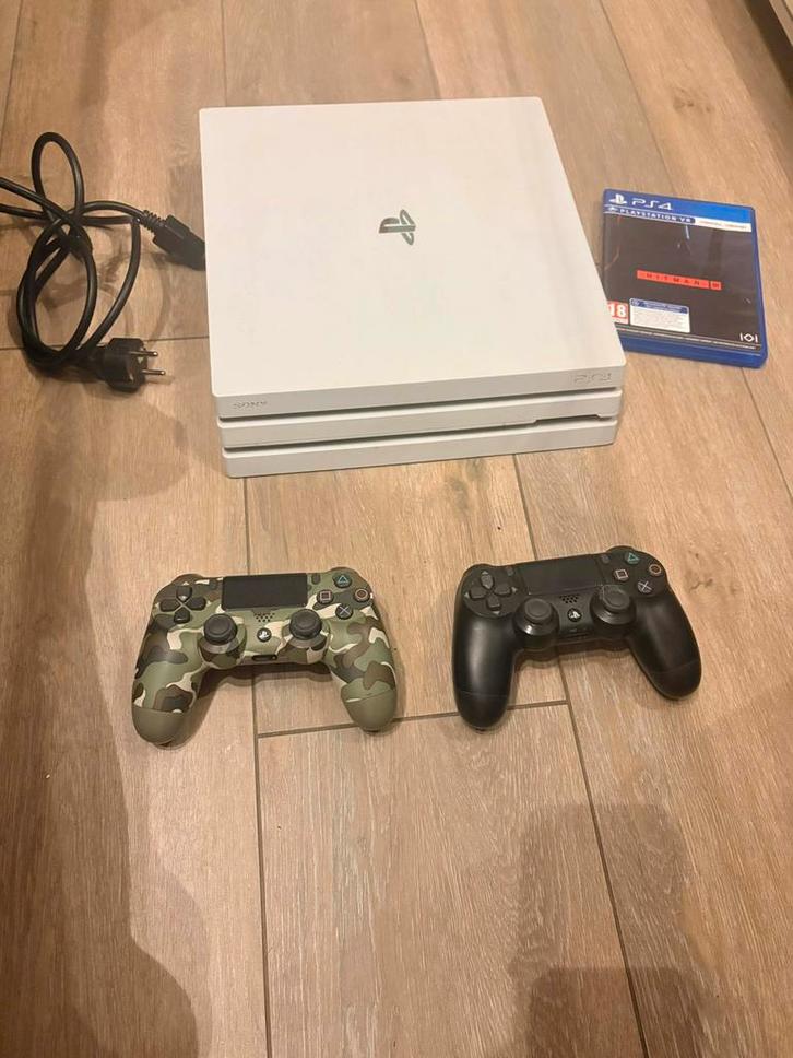 Ps4 Pro blanche 1To avec deux manettes., Games en Spelcomputers, Spelcomputers | Sony PlayStation 4, Gebruikt, Pro, 1 TB, Met 2 controllers