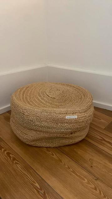 Chilled seating pouf  beschikbaar voor biedingen