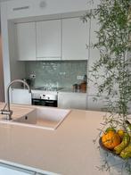 Mooie keuken met composieten werkblad en eiland, Huis en Inrichting, Keuken | Complete keukens, Ophalen, Wit, Dubbelwandige keuken