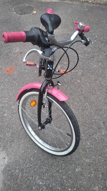 Zeer mooi BTWIN 20” meisjesfiets WEINIG GEBRUIKT = als NIEUW beschikbaar voor biedingen
