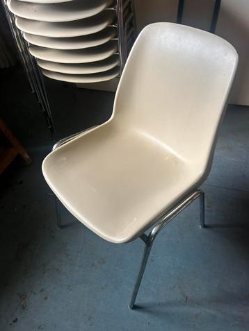 Stoel beschikbaar voor biedingen