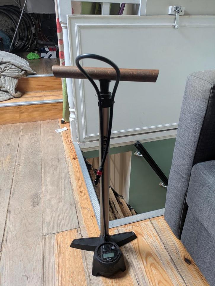 Pompe a vélo ZEFAL Profil Max FP65, Fietsen en Brommers, Fietsaccessoires | Fietspompen, Zo goed als nieuw, Drukmeter, Ophalen of Verzenden