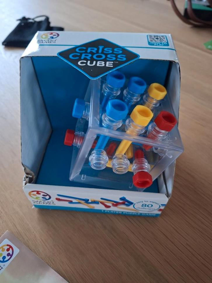 Criss Cross Cube- Smart Games, Hobby en Vrije tijd, Gezelschapsspellen | Overige, Zo goed als nieuw, Ophalen
