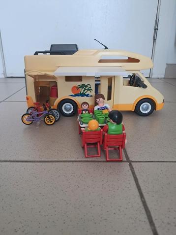 Playmobil Family Fun Camper 3647 beschikbaar voor biedingen