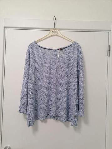 Blauw met wit shirt van Street One. Mt 42  beschikbaar voor biedingen