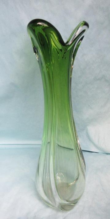 Mooie vaas in kristal beschikbaar voor biedingen