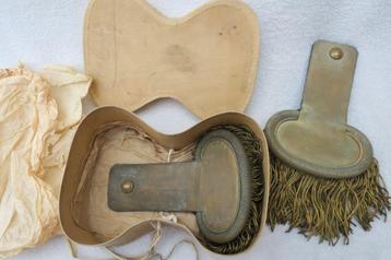 ABBL ww1 : épaulettes officier 6 de Ligne + boîte transport beschikbaar voor biedingen