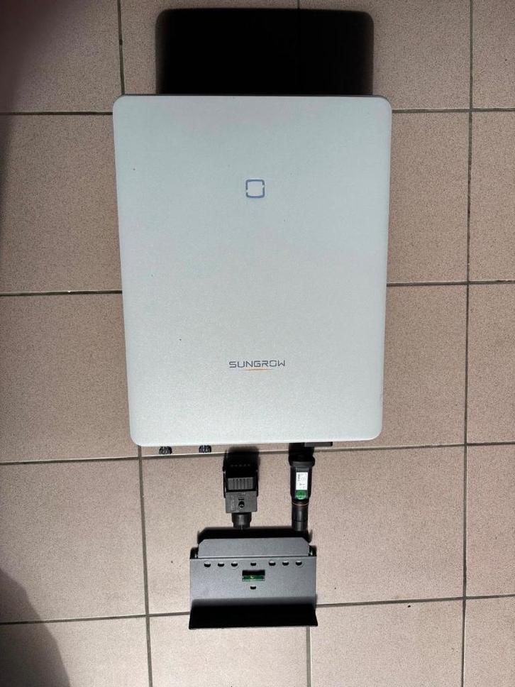 Omvormer SUNGROW 5KVA 3fase, Doe-het-zelf en Bouw, Zonnepanelen en Toebehoren, Zo goed als nieuw, Compleet systeem, 200 wattpiek of meer