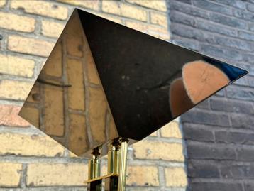Deknudt staande lamp beschikbaar voor biedingen
