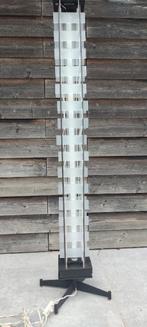 Staande vintage  torenlamp, 100 tot 150 cm, Metaal, Gebruikt, Vintage space age (Knoll design)