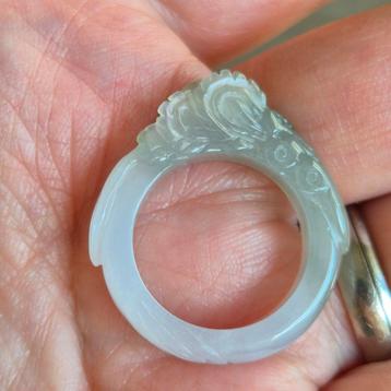 Gecertificeerde natuurlijke onbehandelde type A jadeïet ring beschikbaar voor biedingen