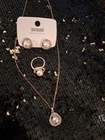 Heel mooie nieuwe set met neppe parels stalen ketting, Handtassen en Accessoires, Ophalen of Verzenden, Zo goed als nieuw