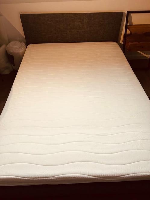 Bed met matras NIEUW- TWIJFELAAR 140 breed, Huis en Inrichting, Slaapkamer | Bedden, Nieuw, Twijfelaar, 140 cm, 200 cm, Stof, Grijs