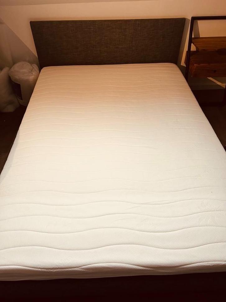 Bed met matras NIEUW- TWIJFELAAR 140 breed, Huis en Inrichting, Slaapkamer | Bedden, Nieuw, Twijfelaar, 140 cm, 200 cm, Stof, Grijs