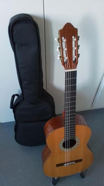 Klassieke gitaar beschikbaar voor biedingen