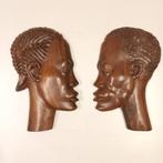 Koppel houten wandsculpturen Afrika H35cm, Antiek en Kunst, Kunst | Beelden en Houtsnijwerken, Ophalen of Verzenden