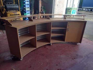 Toog beschikbaar voor biedingen