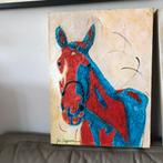 Paard op doek   Met reliëf, Antiek en Kunst, Ophalen of Verzenden