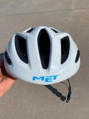 Fietshelm MET 52-57cm wit blauw beschikbaar voor biedingen