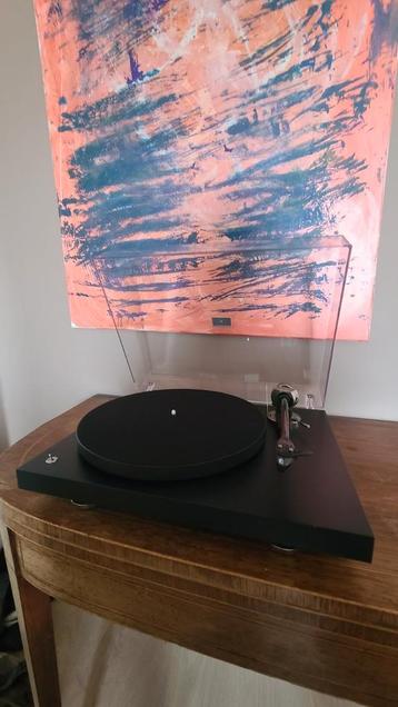 PRO-JECT DEBUT PRO with pick it pro cartridge