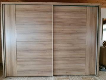 Moderne volledige slaapkamer  beschikbaar voor biedingen