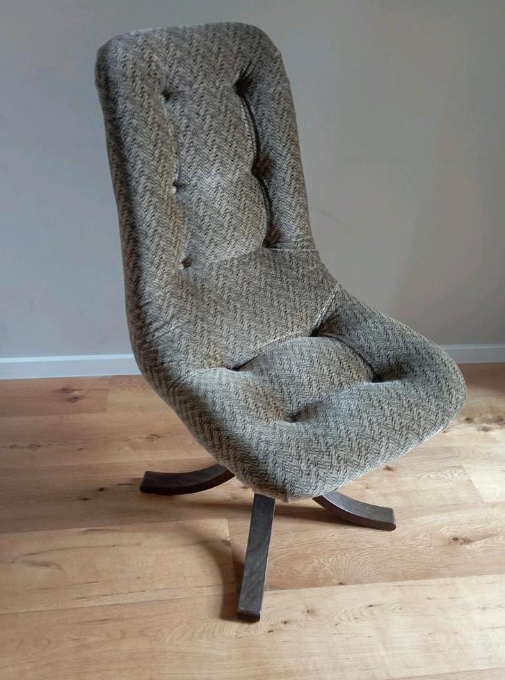 Vintage fauteuil op houten voet, Huis en Inrichting, Fauteuils, Gebruikt, Ophalen