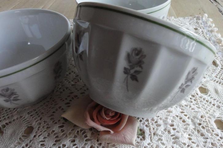 SALE 3 Wit porseleinen spoelkommetjes met grijze roosjes, Antiek en Kunst, Curiosa en Brocante, Ophalen of Verzenden