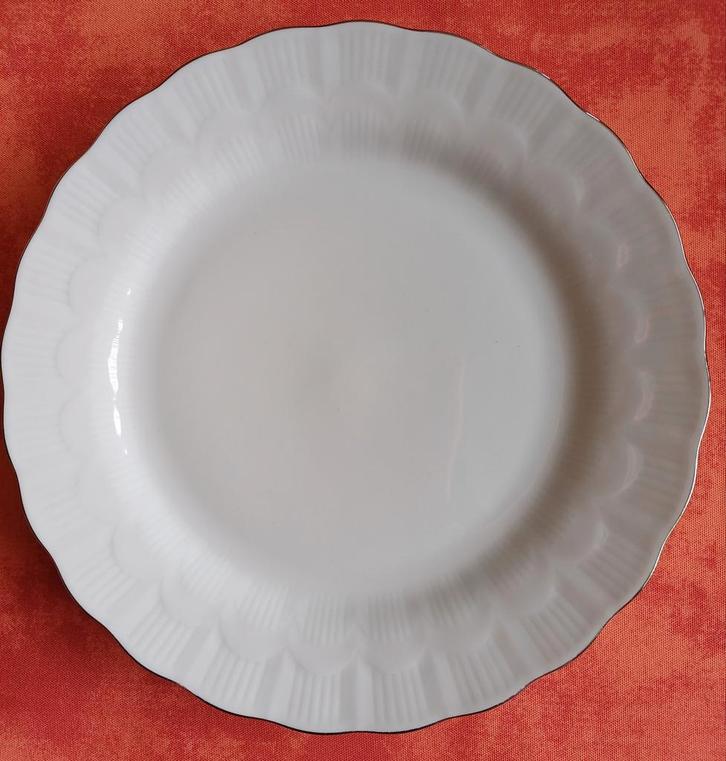 Service Assiettes en Porcelaine fine NEUF, Huis en Inrichting, Keuken | Servies, Nieuw, Porselein, Ophalen
