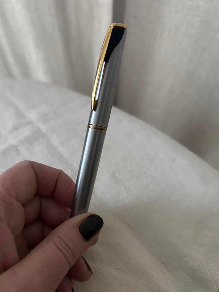 Parker stylo plume Latitude metal brossé, Collections, Enlèvement ou Envoi, Utilisé, Stylo, Parker