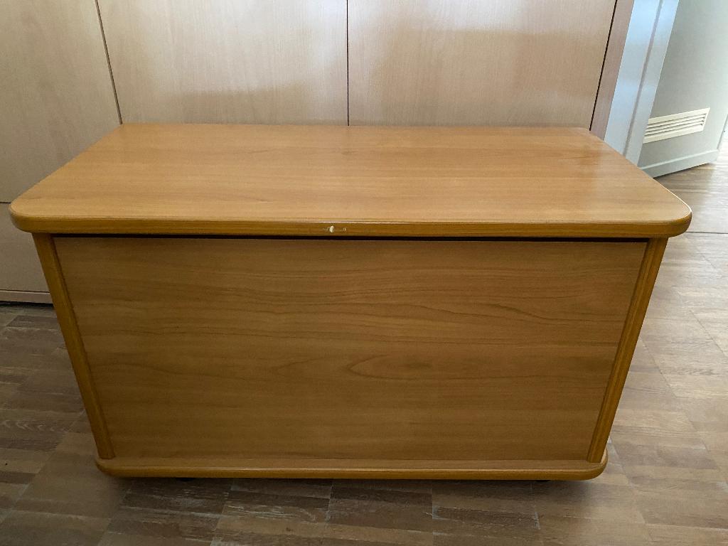 Houten speelgoedkist op wieltjes, Ophalen, Gebruikt