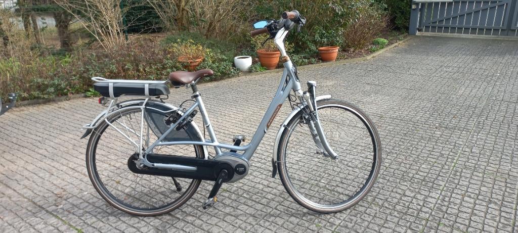 Elektrische Damesfiets Batavus , kleur zilvergrijs ,maat 46, Fietsen en Brommers, Fietsen | Dames | Damesfietsen, Ophalen, Velgrem