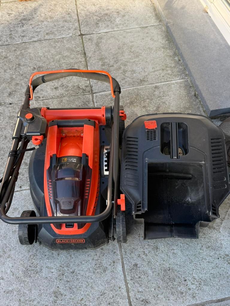 Black+Decker Accu Grasmaaier + 3 batterijen, Ophalen, Gebruikt, Opvangbak