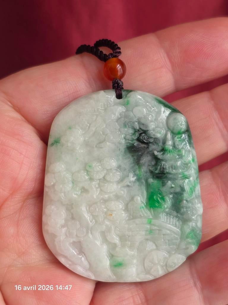 Prachtige gebeeldhouwde jadeïet hanger met traceerbaar cert, Ophalen, Nieuw, Steen of Mineraal, Bloem of Plant