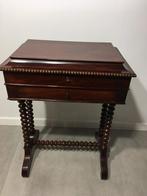 Table à ouvrage (travailleuse) de style Louis XIII, Enlèvement