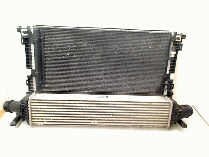 RADIATEUR compleet Audi A4 (B9) (8W0121003C), Auto-onderdelen, Airco en Verwarming, Audi, Gebruikt