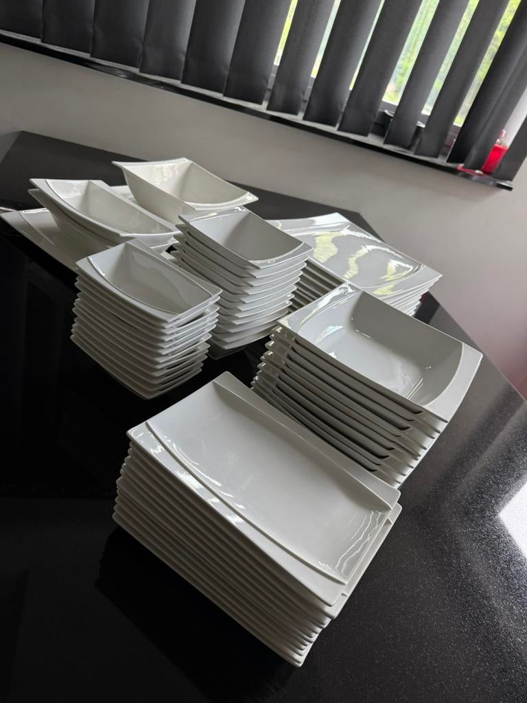 64-delig servies 12 personen CASA Wine & Dine Extra Strong, Ophalen, Zo goed als nieuw, Bord(en)