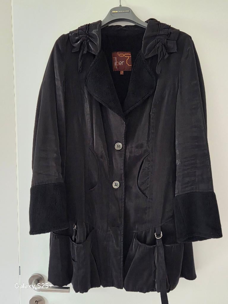 Veste noire mi long avec tres beau design, Kleding | Dames, Jassen | Winter, Zwart, TILBER, Gedragen, Ophalen