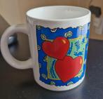 Tasse à café - cœurs imprimés - hauteur 9,5 cm - NEUVE, Maison & Meubles, Envoi, Neuf, Tasse(s) et/ou soucoupe(s)