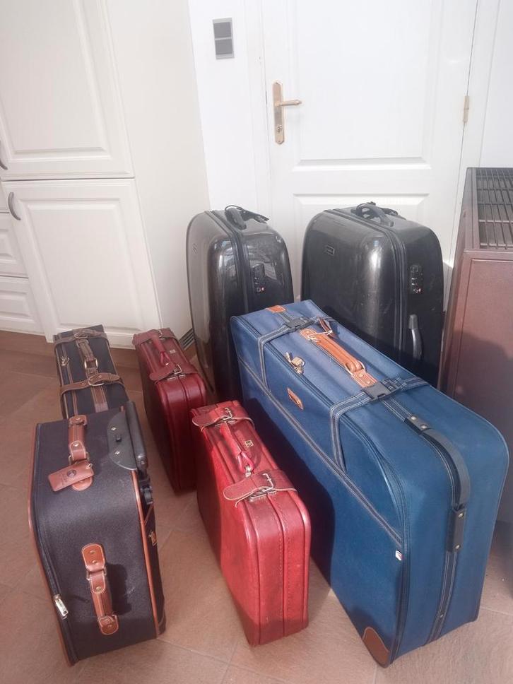 Deze set bestaat uit 5 diverse koffers. Ideaal voor al uw ,, Handtassen en Accessoires, Koffers, Ophalen