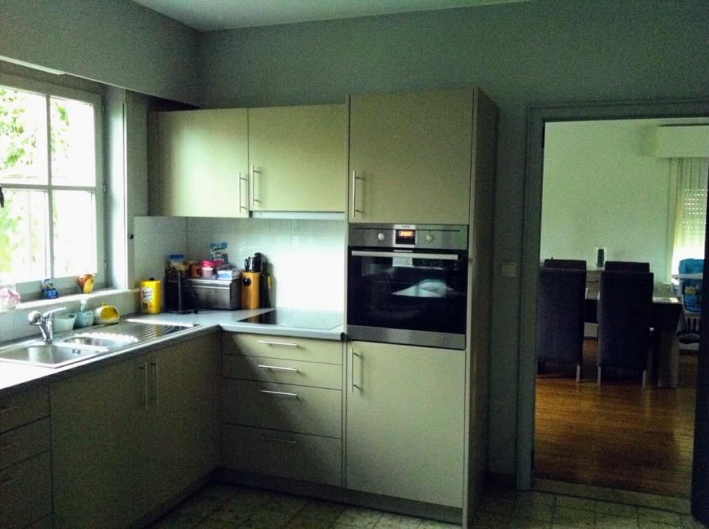 Degelijke L-keuken (grijs-beige) – Reeds gedemonteerd, Huis en Inrichting, Keuken | Complete keukens, Gebruikt, Hoekkeuken, Grijs