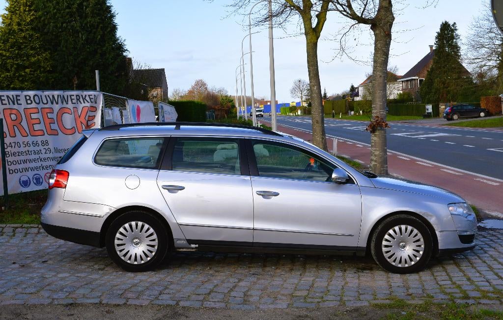 Vw Passat 1.9TDi/Airco/GPS/1st Owner/HISTORY, Autos, Volkswagen, Argent ou Gris, Achat, Entreprise, Boîte manuelle