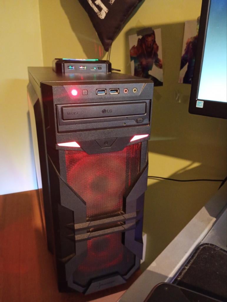 Oudere game pc in goede staat maar start traag op, Gebruikt, HDD, 8 GB, Ophalen of Verzenden