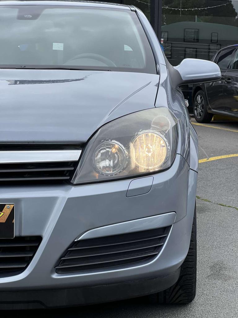 Opel Astra 1.6i 16v Elegance*boîte auto*CLIMA*JANTES*G 12M, Zwart, 4 cilinders, Bedrijf, Euro 4