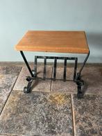 Porte journaux pied fer forger, Enlèvement, Utilisé