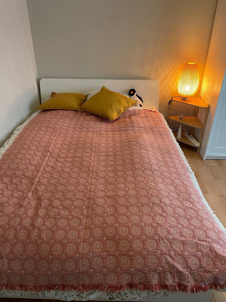 Lit Ikea en très bon état - 140 x 200 cm, Maison & Meubles, Chambre à coucher | Lits, Enlèvement, Blanc, Deux personnes, Ikea