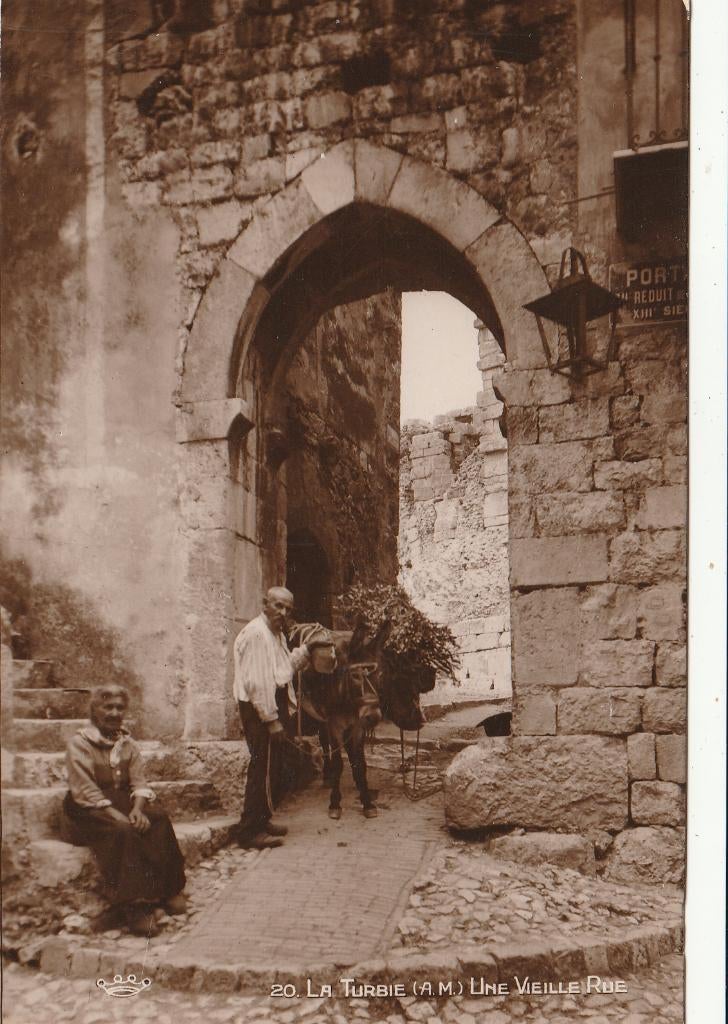 LA  TURBIE  -  Een oude straat, Collections, Cartes postales | Étranger, Envoi, Non affranchie, France