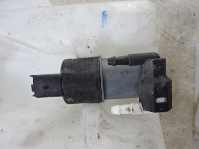 RUITENSPROEIERPOMP VOOR Nissan Qashqai (J11) (01-2013/-), Auto-onderdelen, Ruiten en Toebehoren, Gebruikt, Nissan